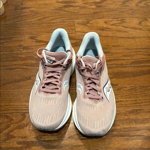 Women's Pink Saucony Running Shoes